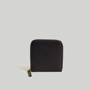 LIKE NEW Madewell Essential Zip Wallet - Black